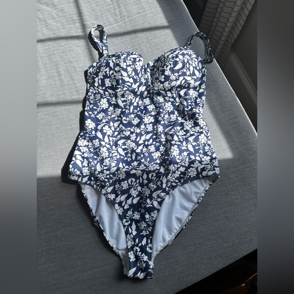 Albion Fit Medium One Piece $50